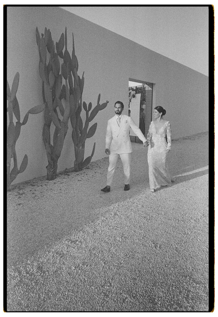 Analog wedding photos in Puglia - wedding photographer puglia - film photography puglia - wedding film photogpraher - wedding photographer masseria moroseta 