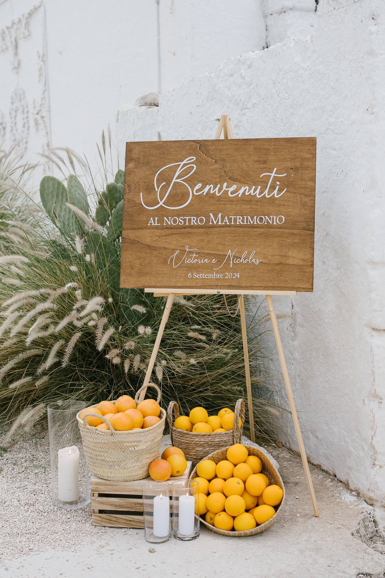 Benvenuti welcome sign with lemons and oranges