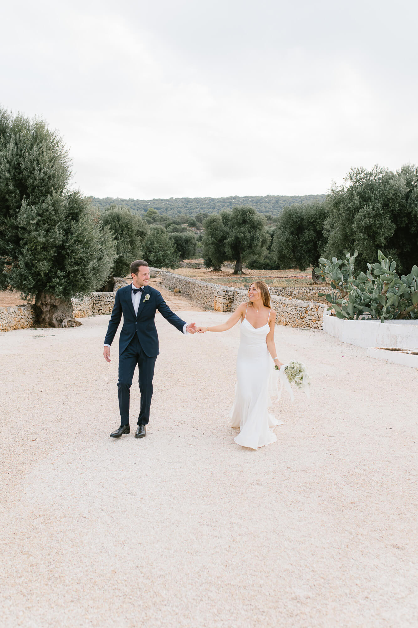 Couple dancing in the masseria courtyard